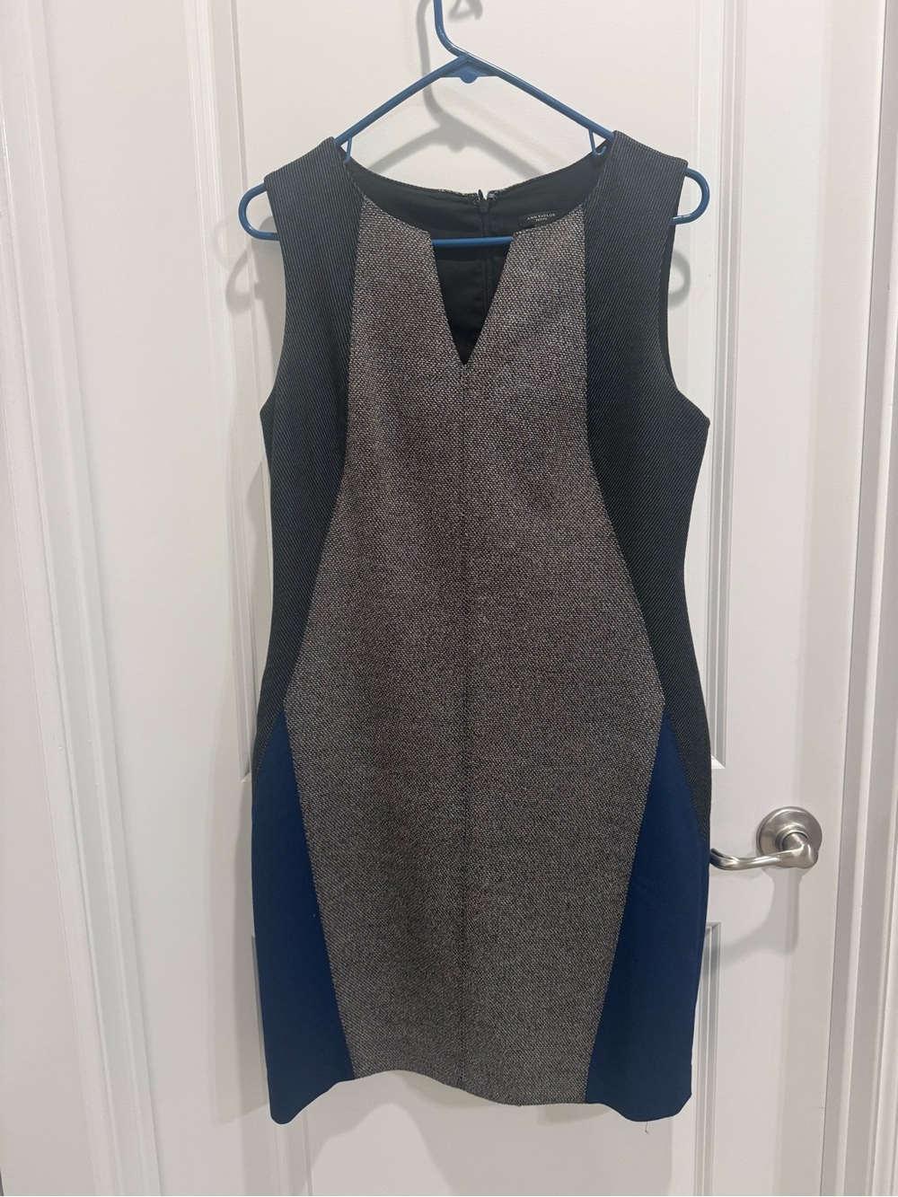 Ann Taylor Sleeveless Colorblock Sheath Dress in Gray, Black & Navy